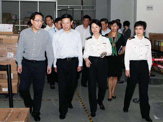 海關(guān)總署副署長(zhǎng)魯培軍一行蒞臨三亞國(guó)際免稅城視察