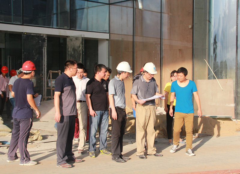 中免集團(tuán)董事長、總經(jīng)理彭輝視察 海棠灣免稅購物中心項目