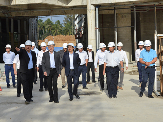 中國旅游集團(tuán)董事長萬敏蒞臨三亞國際免稅城視察工作