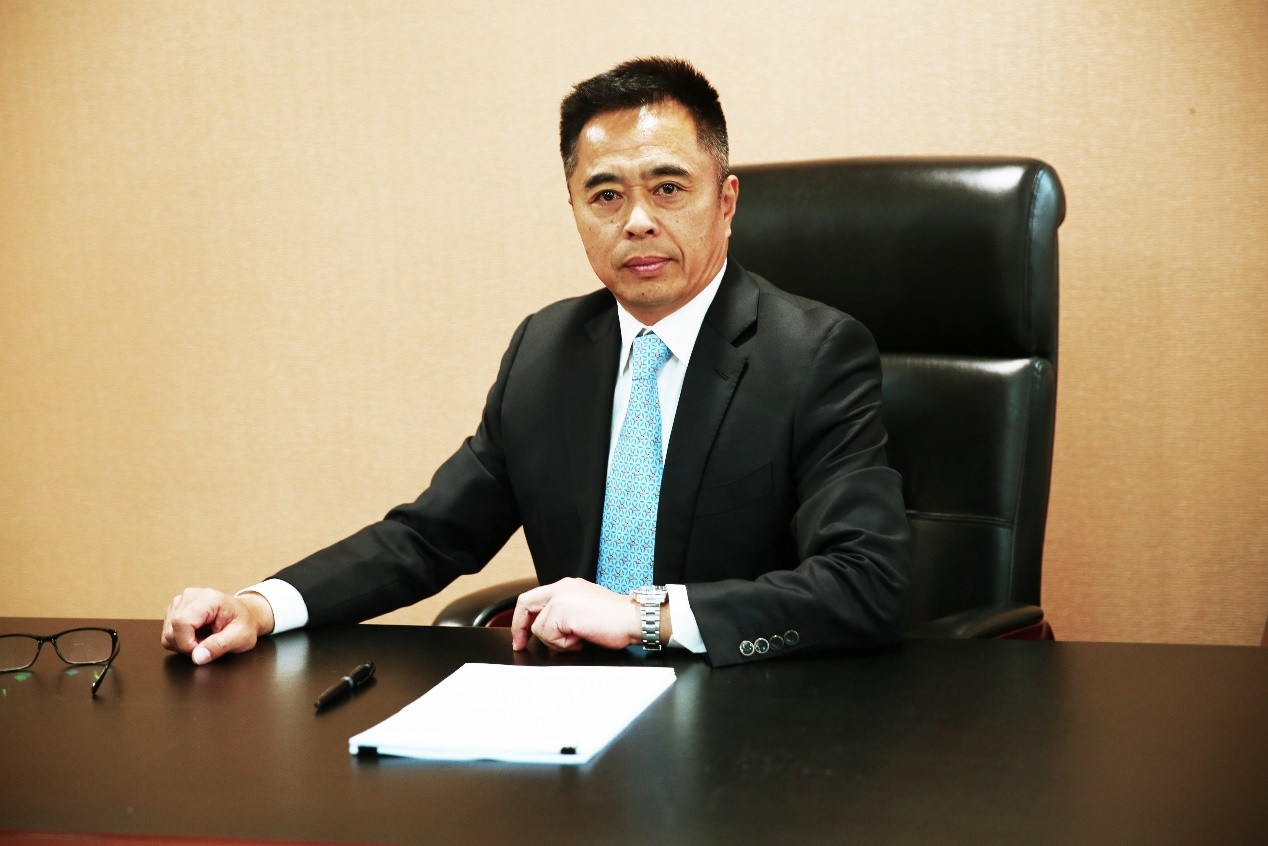 中免集團(tuán)總經(jīng)理陳國強(qiáng)榮獲貴州茅臺(tái)集團(tuán)風(fēng)雨同舟獎(jiǎng)