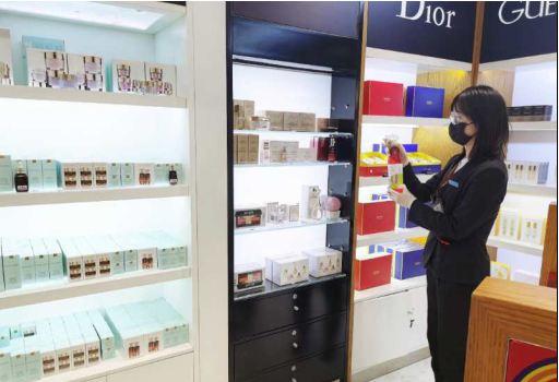 【中國(guó)免稅人在行動(dòng)·一線直擊篇】之九： 防“疫”當(dāng)前，服務(wù)不減，為恢復(fù)經(jīng)營(yíng)提供堅(jiān)實(shí)保障