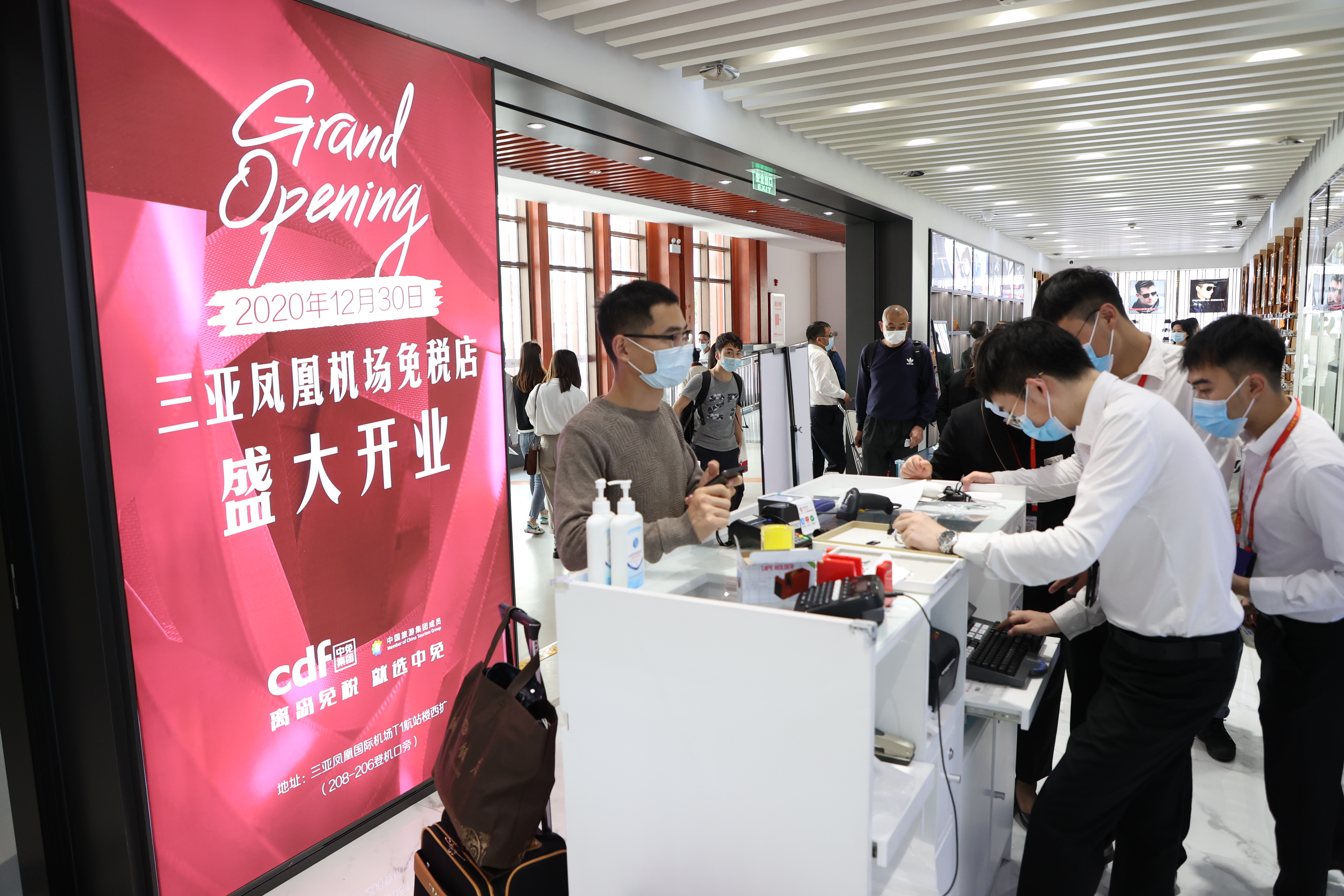 免稅經(jīng)濟激發(fā)市場活力 中免三亞、?？跈C場將開兩店