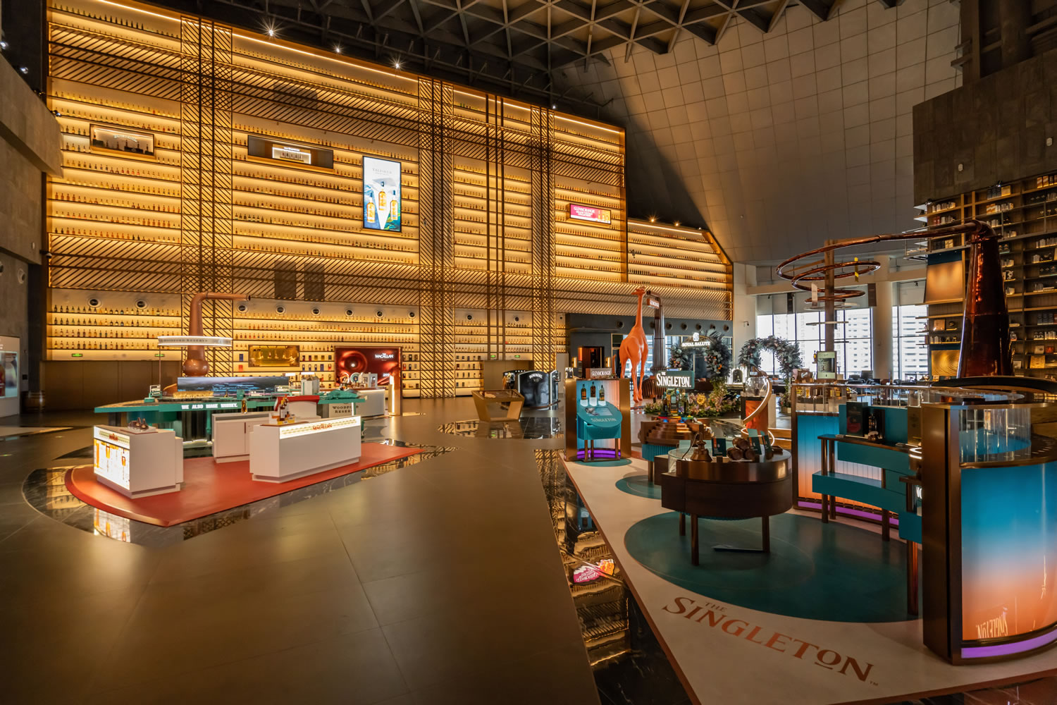 封關(guān)倒計(jì)時！中免集團(tuán)十余年深耕樹立海南離島免稅消費(fèi)新標(biāo)桿